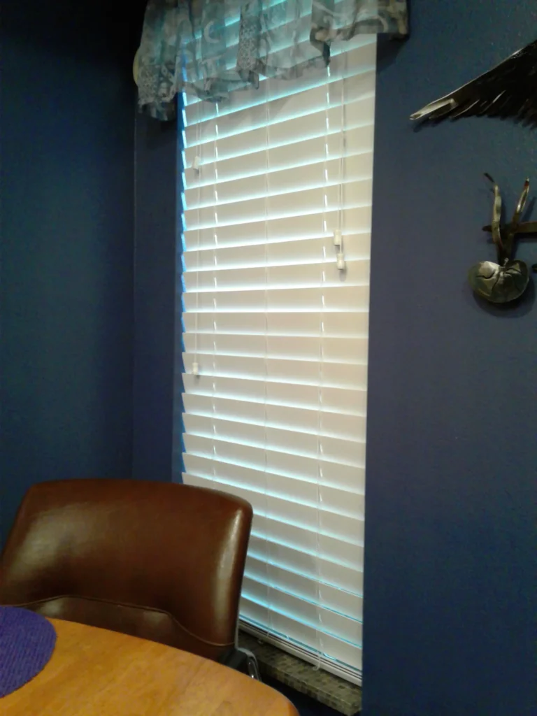 whie aria faux wood blinds